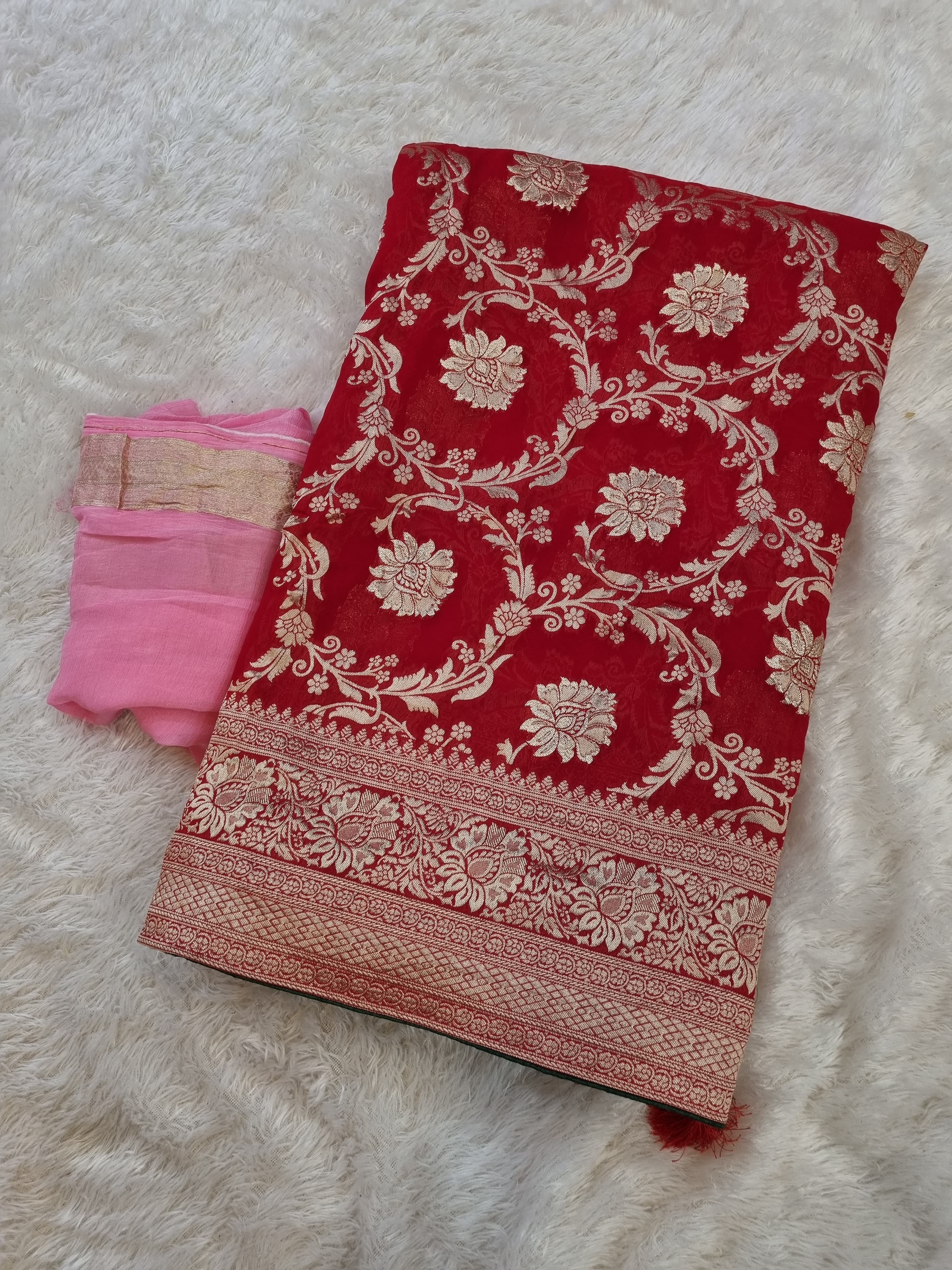 Pure Georgette Saree With Waving Jari Work