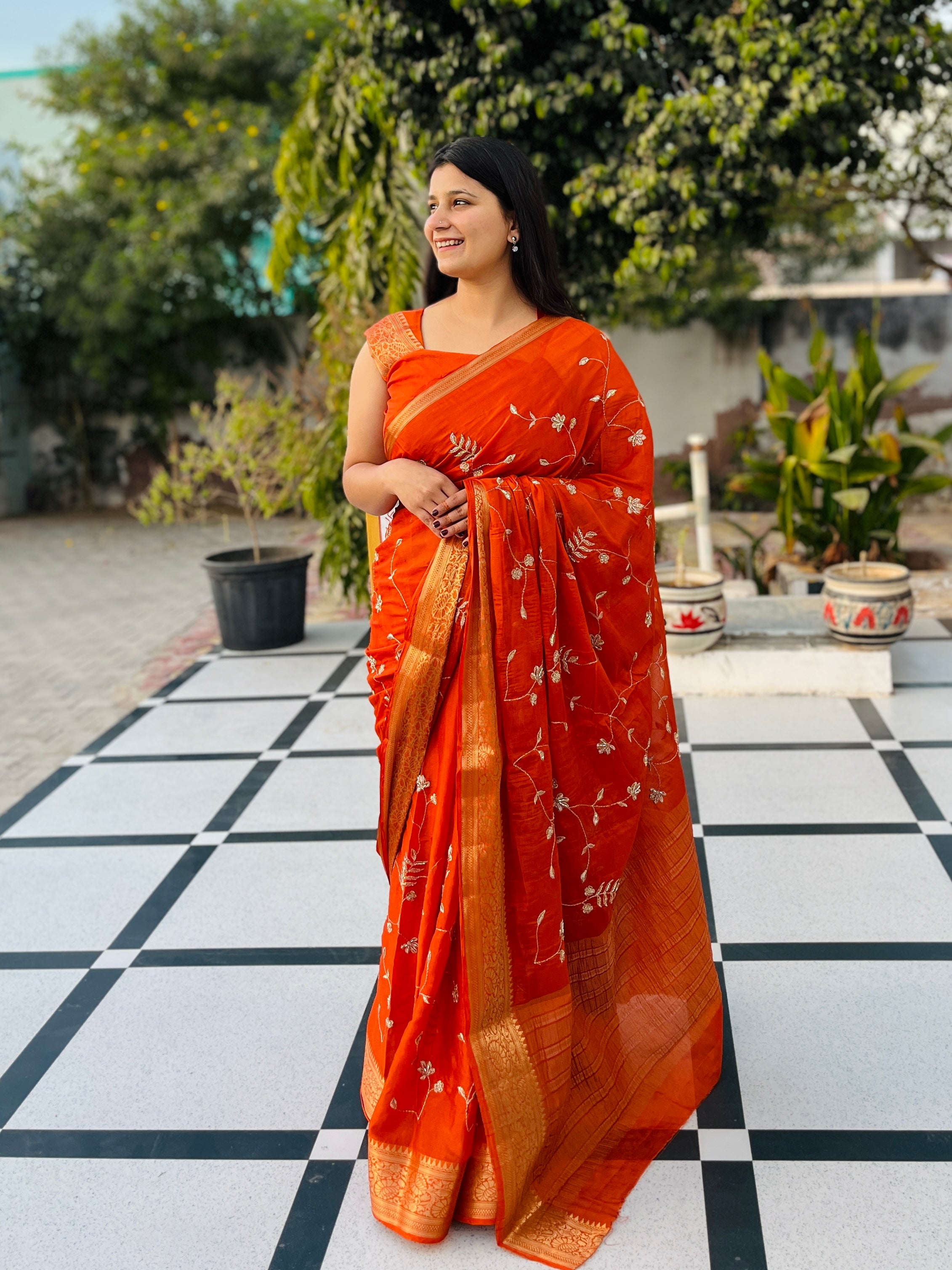 Beautiful Semi Chinon Saree With Zari Work