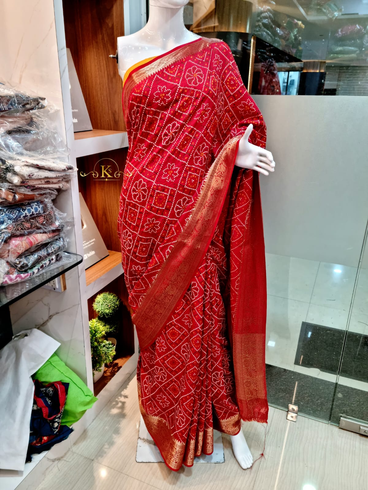Naylon Dolla Silk Bandhani Table Print Saree