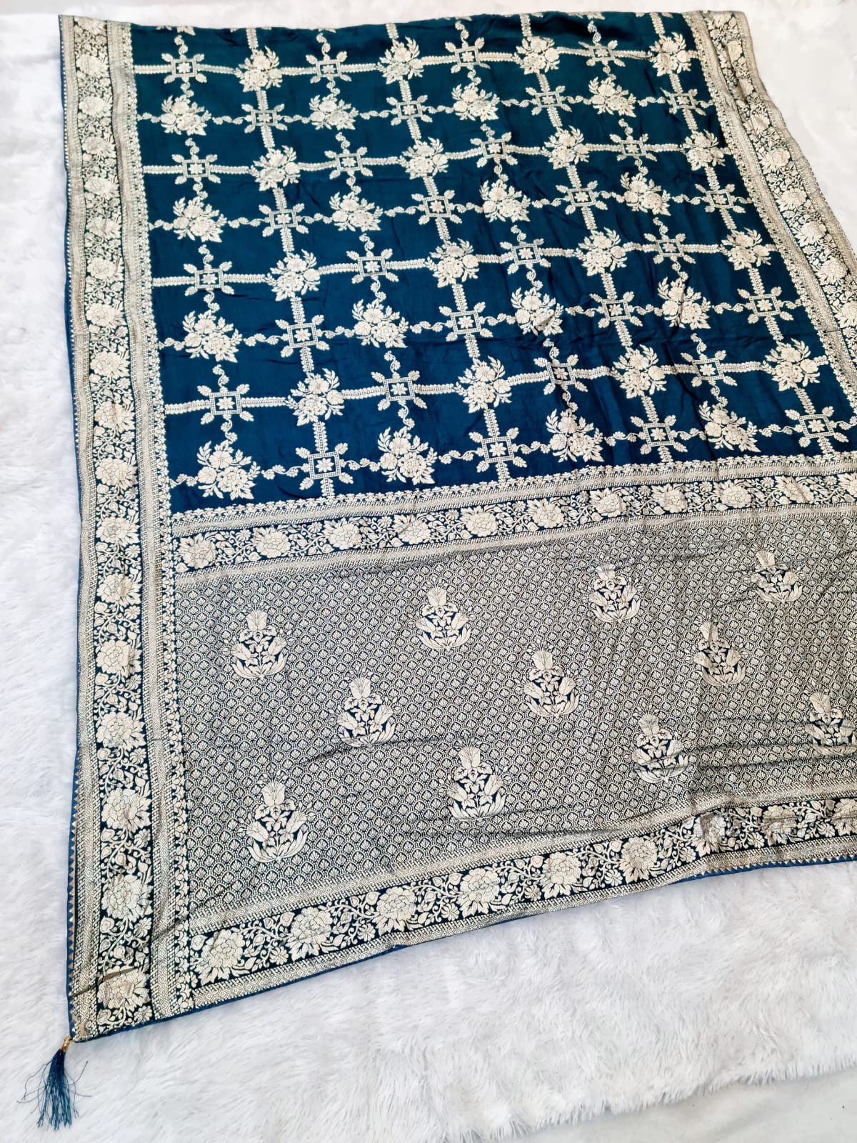 Dolla Silk Fabric Saree With Weaving Flat Jarri Work