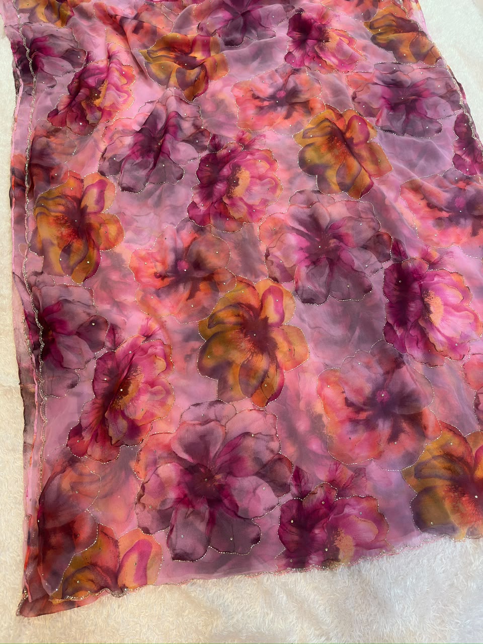 Royal Look Georgatte Saree With Floral Print