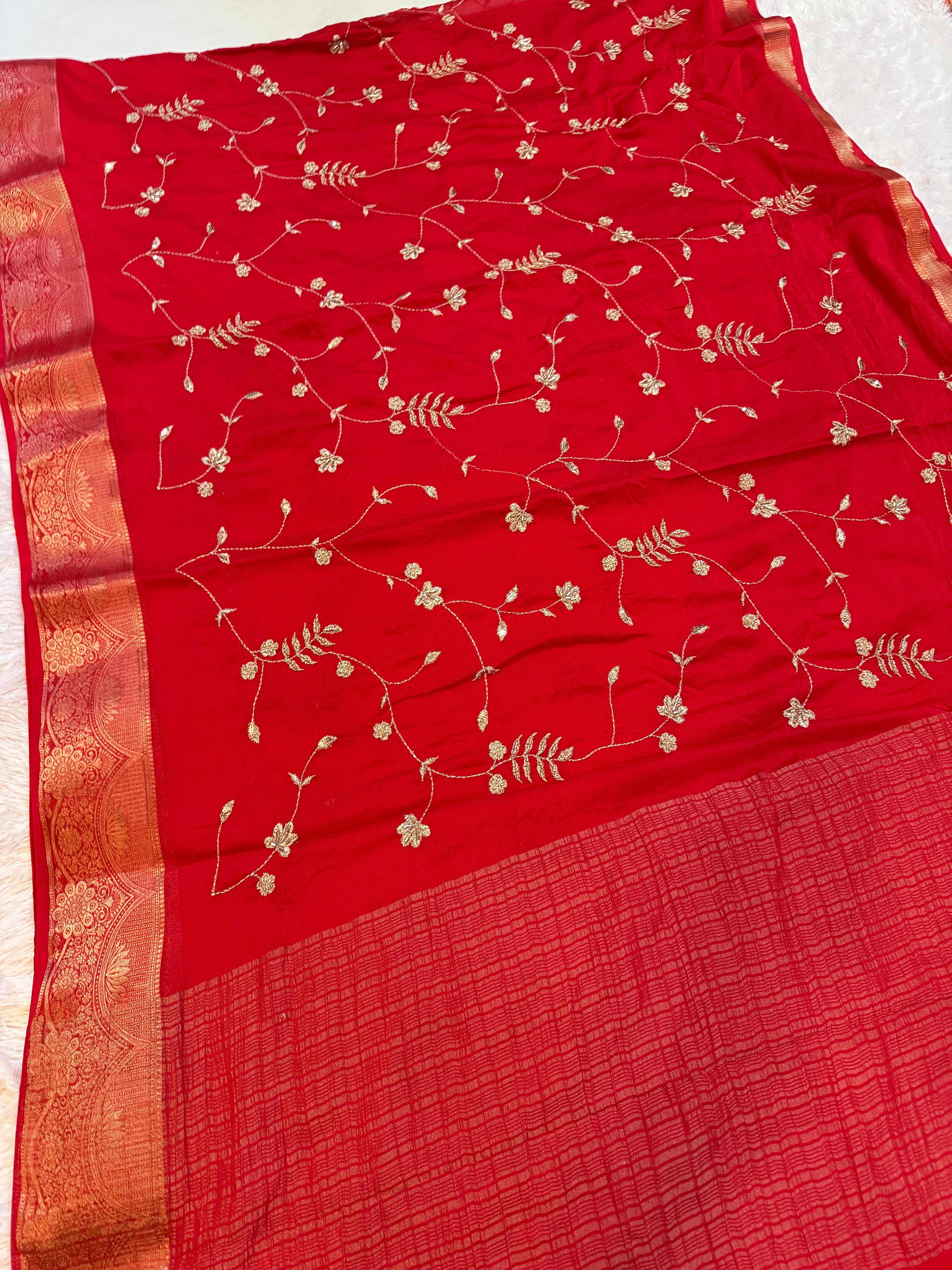 Beautiful Semi Chinon Saree With Zari Work
